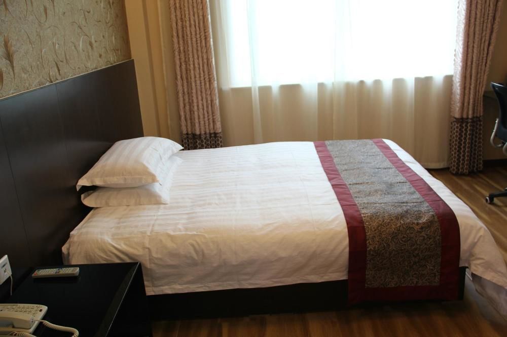 Super 8 Hotel Jinan Exterior photo