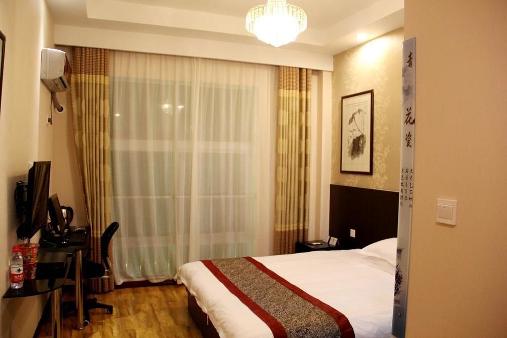 Super 8 Hotel Jinan Exterior photo