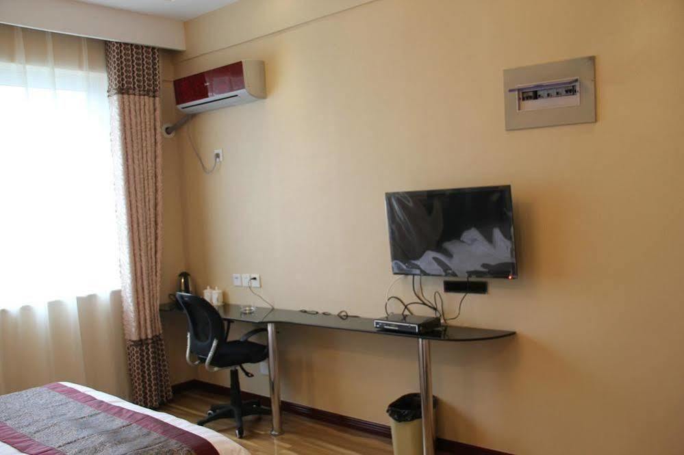 Super 8 Hotel Jinan Exterior photo
